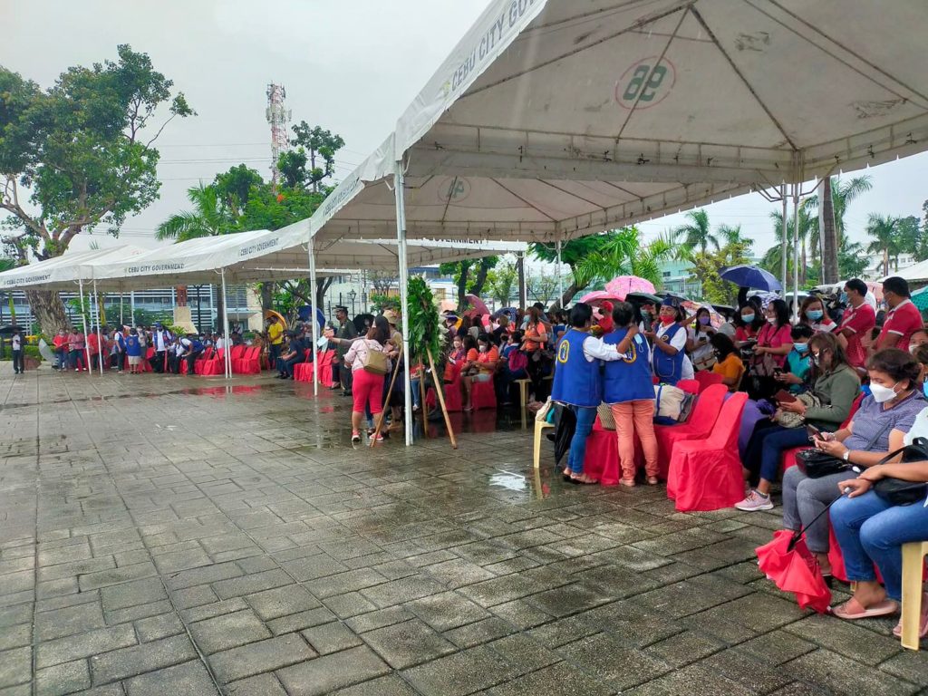 Cebuanos celebrate 80th Araw ng Kagitingan on a rainy Saturday morning ...