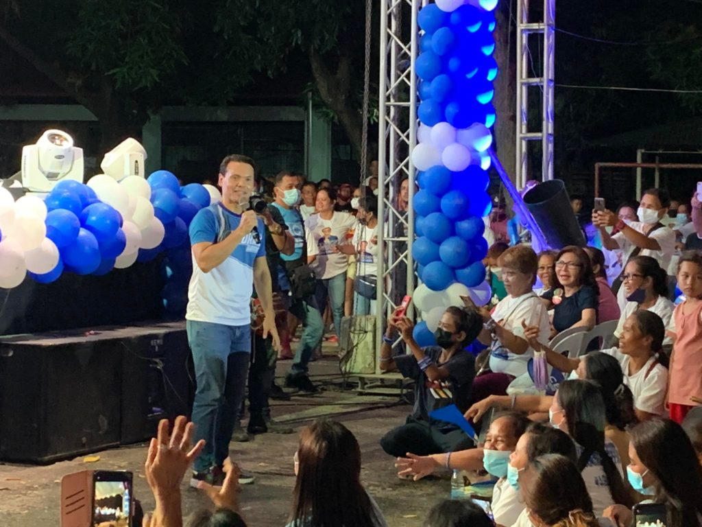 Photo of Ace Durano during his group's grand rally in Talisay City.