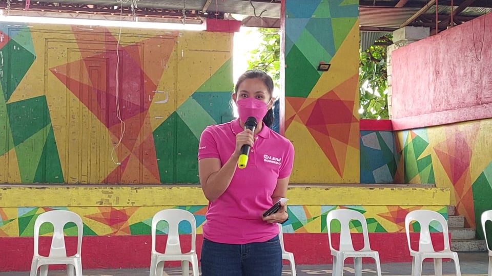 Aika Robredo, daughter of Presidential candidate Vice President Leni Robredo, leads the grassroots campaign of Leni's camp, going person-to-person in convincing people that her mama deserves being president of the country. | Futch Anthony Inso