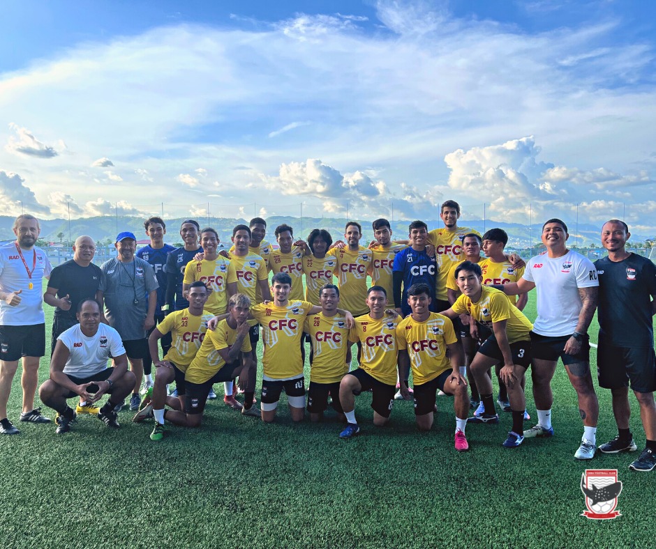 Reinforced Cebu Football Club (CFC) take time for a photo opportunity at their home pitch in Dynamic Herb-Borromeo Sports Complex. | Photo from CFC's Facebook page.