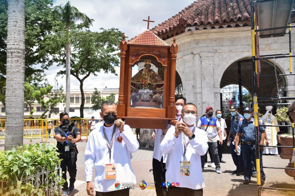 CBCP PRESIDENT CELEBRATES HOLY MASS CULMINATING 500 YOC. The image of the Señor Sto. Niño is being carried during a brief procession from the Magellan’s Cross to the Cebu Metropolitan Cathedral during the culmination of the 500 Years of Christianity on April 24, 2022 | Photo courtesy of the Archdiocese of Cebu