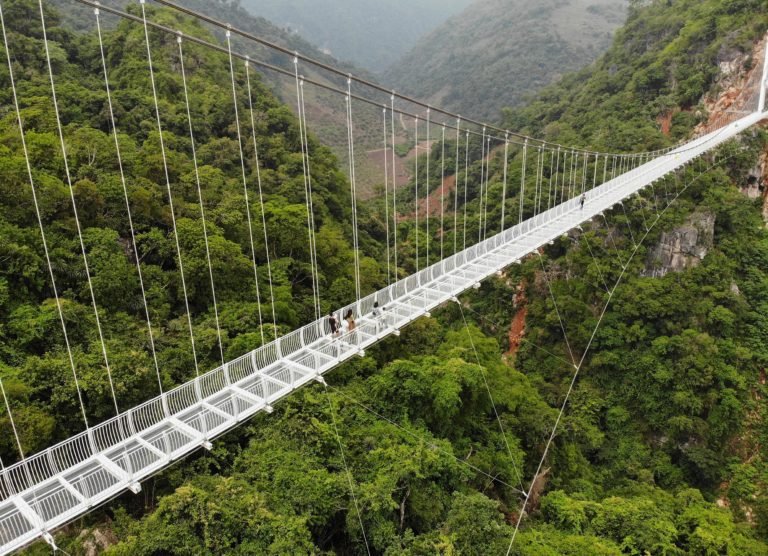 A photo of Vietnam's glass bottomed-bridge.