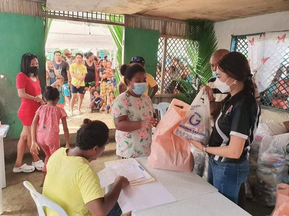 Indigenous people who are residing in Naga City, Cebu received aid from IBP Cebu City Chapter.