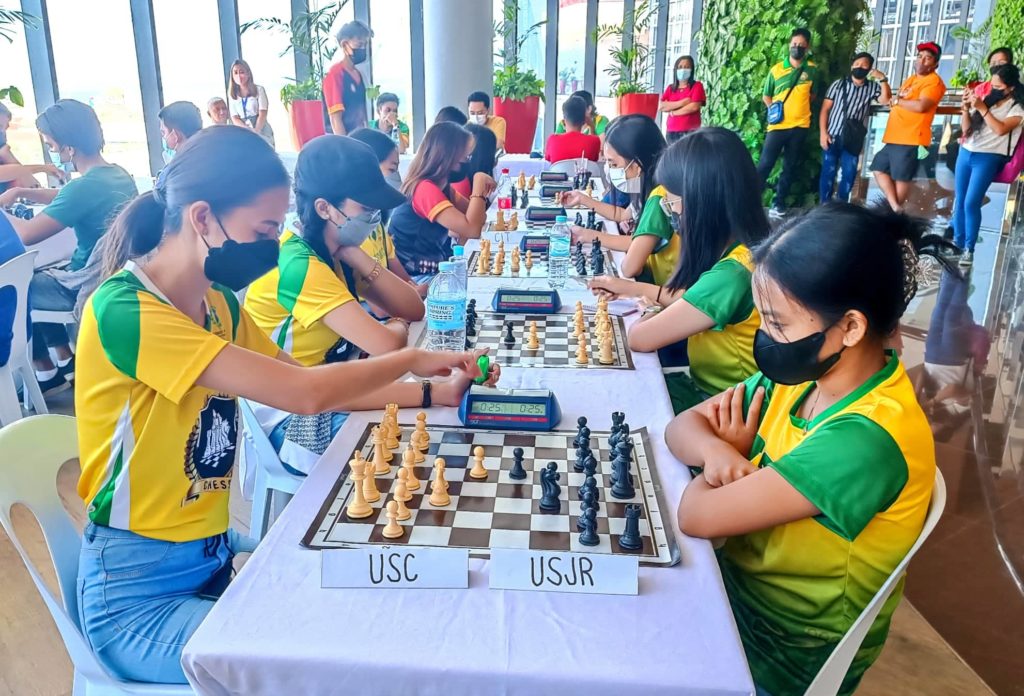 Chess players from USC (left) and USJ-R (right) get into action during the Cesafi chess tournament. | Photos by Glendale G. Rosal