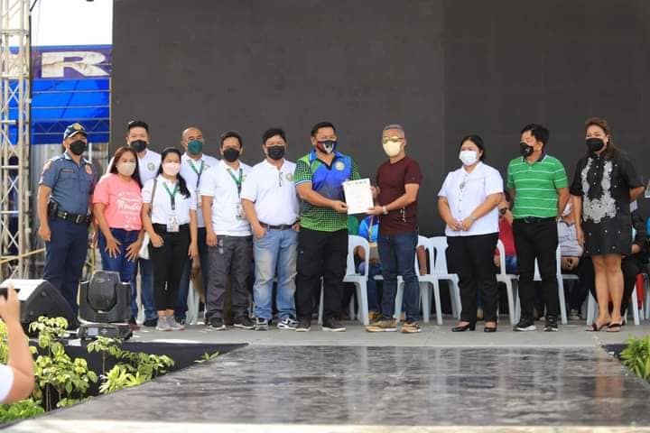 The Mandaue City government and the PDEA-7 recognized the 8 barangays declared as drug cleared today, May 2. | Mandaue PIO