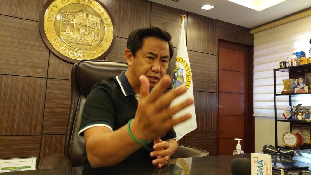 Lapu-Lapu City Mayor Junard 'Ahong' Chan to the 7 barangay captains accused of grave oral defamation: Let this be a lesson to you. | CDN Digital file photo