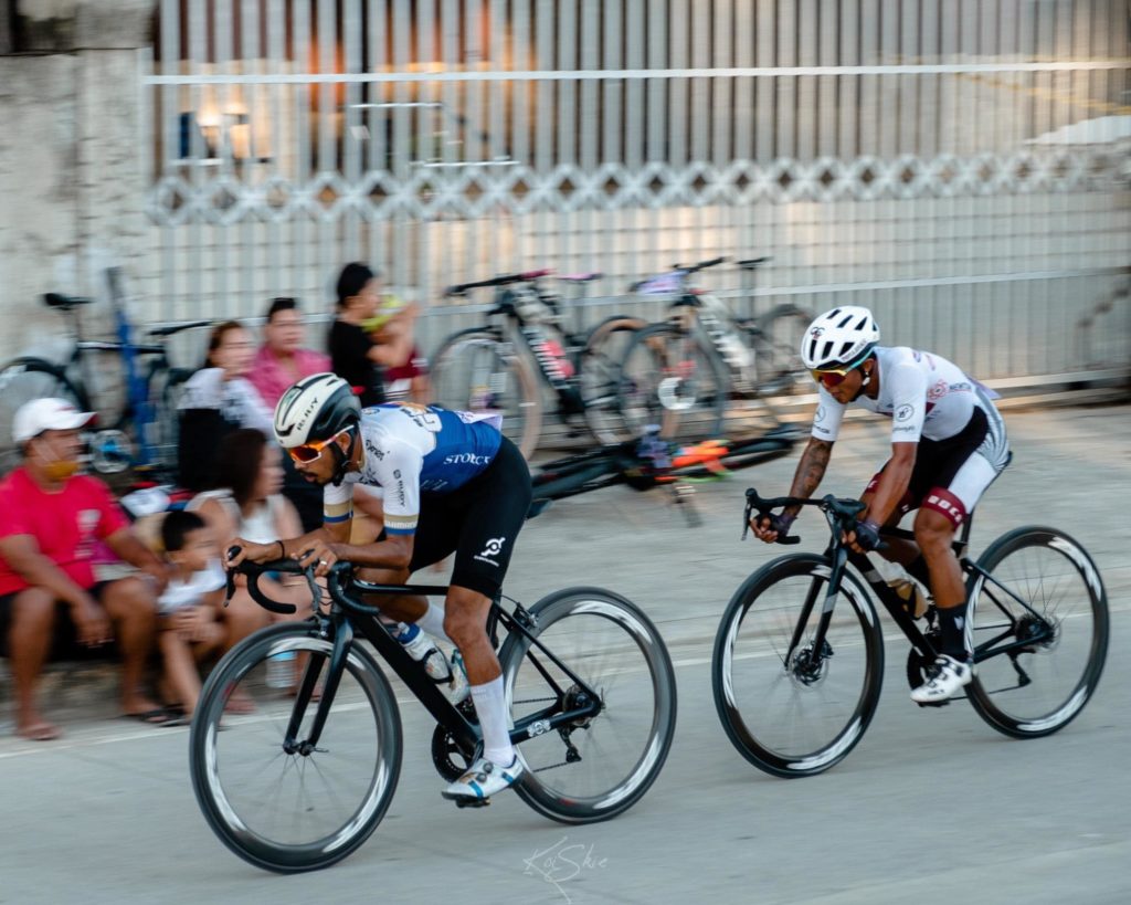 Jhunvie Pagnanawon is catching up with fellow elite cyclist and race organizer Elmer Navarro during the first Mandaue Grand Criterium Race last Sunday, May 1, 2022. | Photo courtesy of Mark Coligado of Koiskie Fotografie