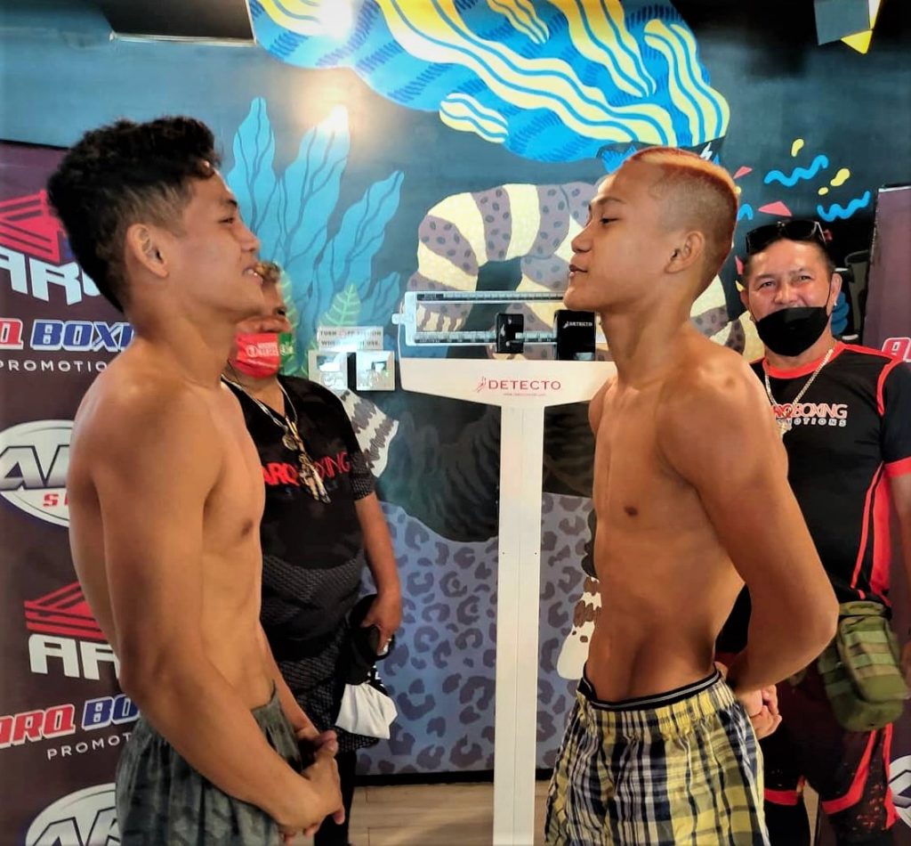 GABUNILAS, SUENO READY TO RUMBLE. Richard Sueno (left) and John Paul Gabunilas (right) engage in a staredown after their weigh-in for Engkwentro Singko's main event in Sibonga town, south Cebu. | Contributed Photo