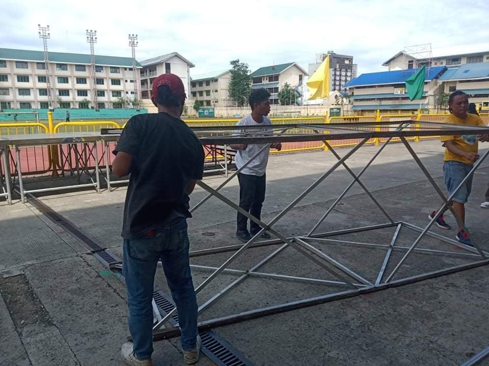 Coco Running personnel are setting up the Cebu City Summer Fun Run's arc which will serve as the start/finish area inside the Cebu City Sports Center for the foot race tomorrow, May 15. | Photo from Joel Juarez.
