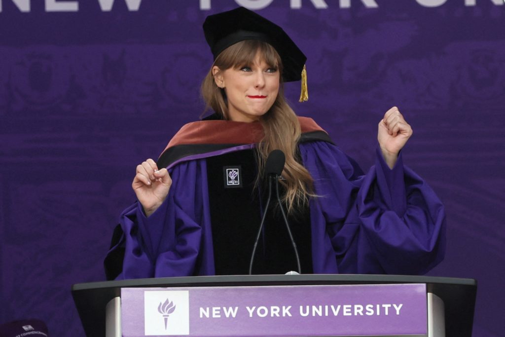 Taylor Swift graduates