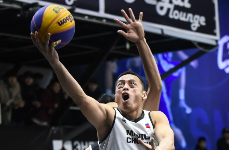 Veteran Filipino cager Chino Lanete goes for a layup during their campaign in the 2022 Ulaanbaatar FIBA 3x3 Super Quest in Mongolia. | Photo from Chooks Pilipinas Media Bureau
