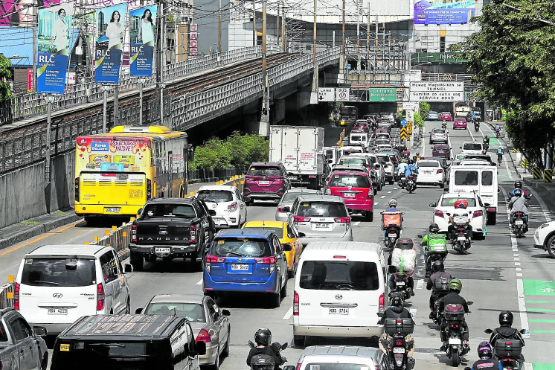 FILE PHOTO: Vehicles on Edsa, Metro Manila’s main thoroughfare. NIÑO JESUS ORBETA / PHILIPPINE DAILY INQUIRER