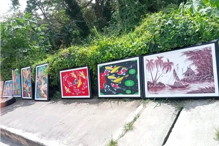Arnel Salvacion displays his artworks at the roadsides in some towns and city in northern Cebu such as Bogo, Catmon and Sogod. | Contributed photo