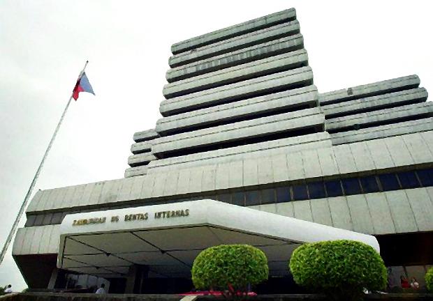 Photo of BIR office for story: BIR to comply with court ruling on Marcos estate tax, says incoming chief