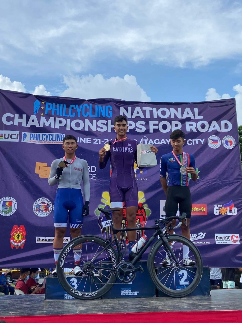 Samstill Mamites (center) wins the men's youth time trial 15-16 years old category. | Photos from Sanchez's and Mamites' FB page