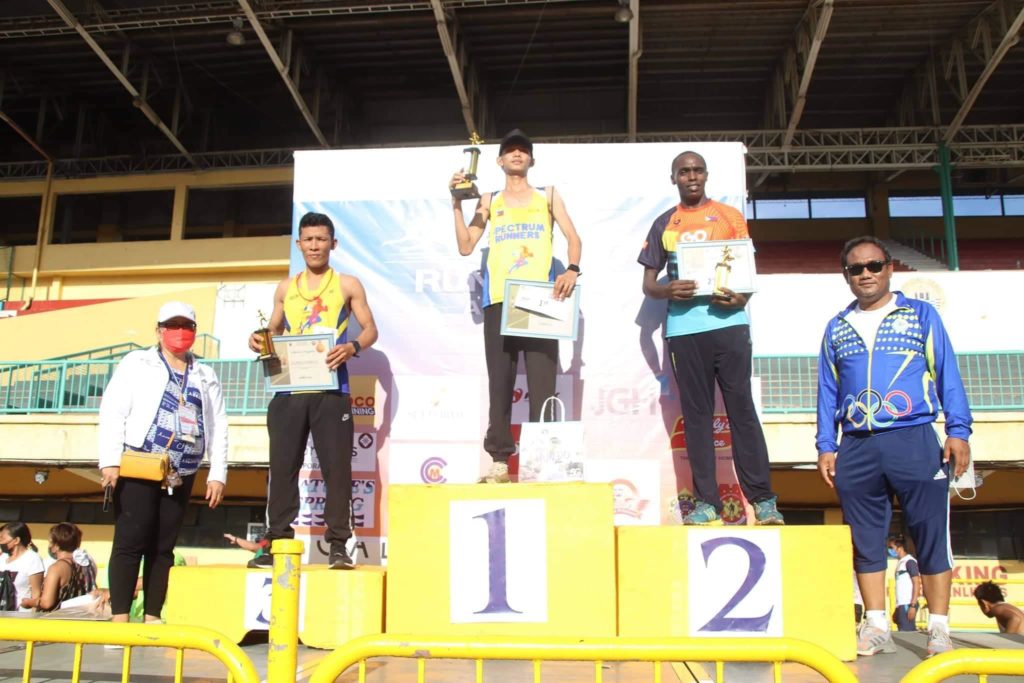 Jerome Casinillo (center) ruled the men's 10k race with a time of 34 minutes and 25 seconds.| Photo from Cebu City PIO