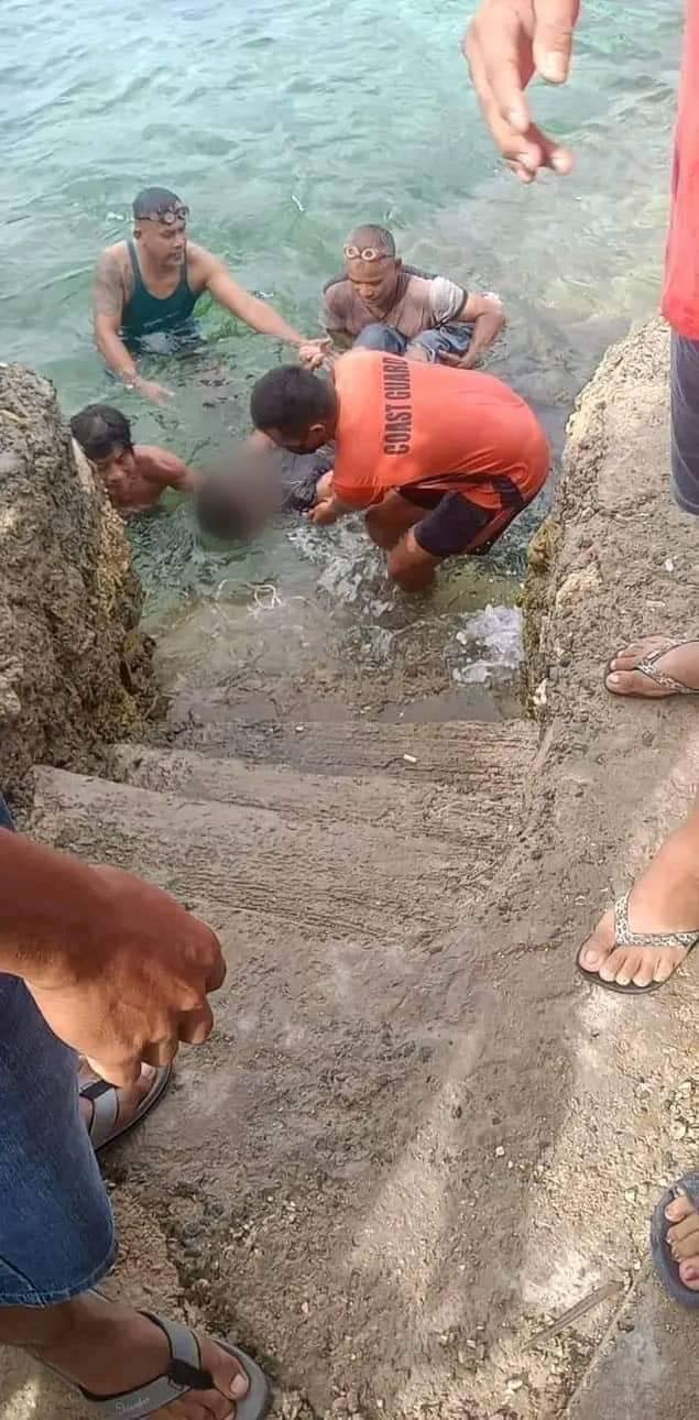 The body of barangay tanod, Ricardo Geromo, is found floating off the seawaters of Samboan town in southern Cebu this morning, June 12. | Contributed photo via Paul Lauro