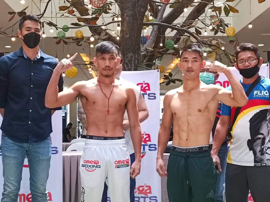 Mark Vicelles (left) and Jaycever Abcede (right) strike a pose during the official weigh-in of their 10-rounder bout in the main event of Kumbati 13 at the Parkmall in Mandaue City | Glendale Rosal