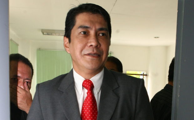 4Ps beneficiaries and gov't scholars not included in cash aid. In photo is DSWD Secretary Erwin Tulfo. File photo