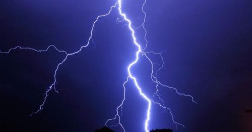 lightning photo for story:Father, daughter dead after lightning strike in Quezon town