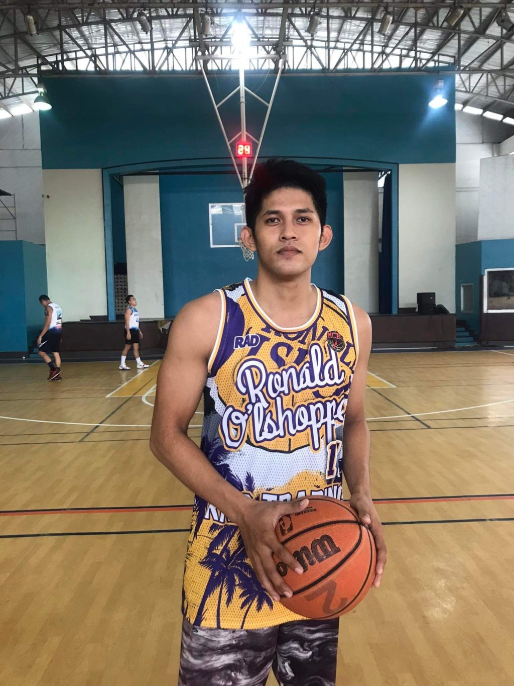 MCBL ACTION. Emmanuel Villamor of Ronald O'lshoppe is the highest scorer of the game as he towed his team to victory during a grueling battle with the Spartans at the Metro Cebu Basketball League on Saturday, July 2. | Photo from MCBL