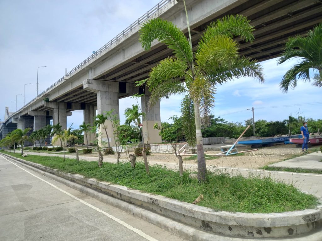 The Mandaue City government will beautify the Pajara Park, which is located under the Mandaue side of the Marcelo Fernan Bridge. | Mary Rose Sagarino