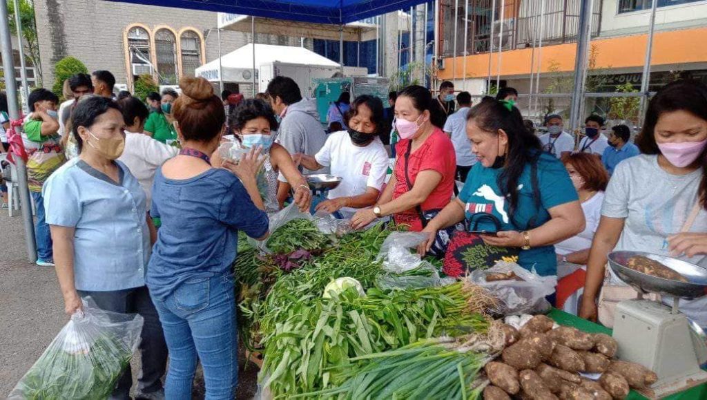 Fresh vegetables are sold out quickly during Monday's agricultural fair at the Mandaue city hall grounds to mark Nutrition Month. | Mary Rose Sagarino