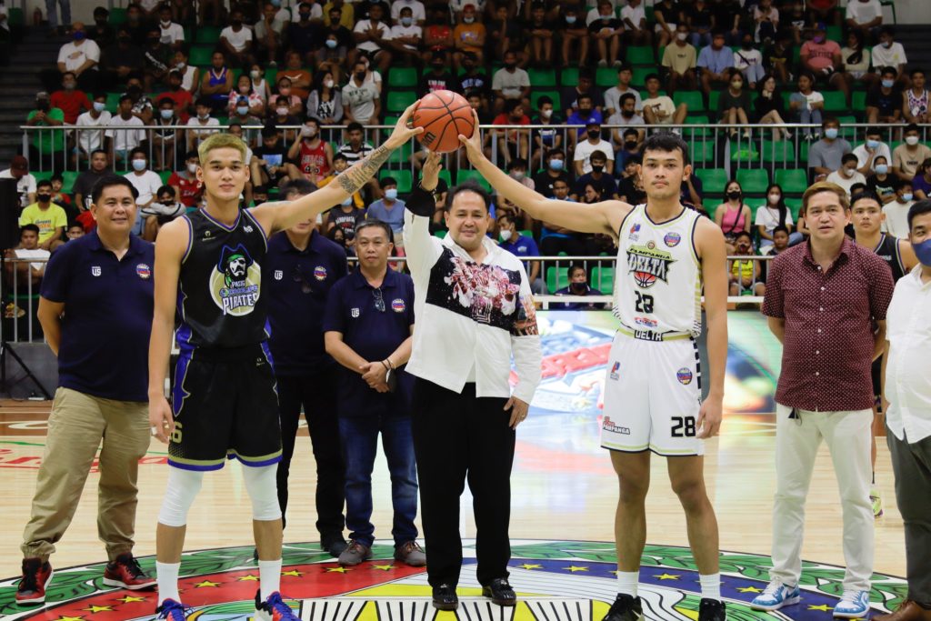 BLUEHAWKS, PIRATES WIN FIRST GAMES IN PSL 21U. Pampanga Governor Delta Pineda (center) along with the players from Pasig and Pampanga, and PSL organizers during the opening cermeony of the PSL 21U Luzon leg on Wednesday evening at the Bren Z. Guiao Convention Center in San Fernando City, Pampanga. | Photo from the PSL