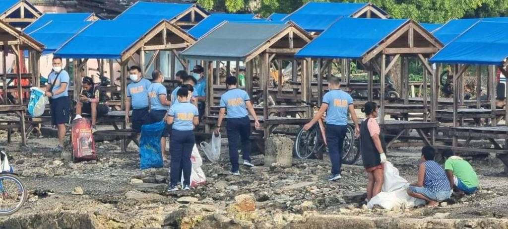 Lapu-Lapu City policemen collect garbage at the seashore of Sitio Marbeach in Barangay Maribago, Lapu-Lapu City on July 15. | Contributed photo