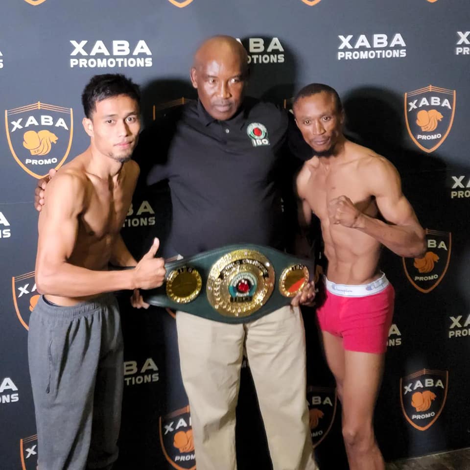Dave Apolinario (left) and Gideon Buthelezi (right) are ready to fight for the IBO world flyweight title on July 29 (July 30 Manila time) . | Sanman Boxing Gym