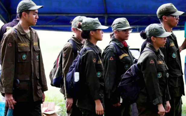 CAMPUS CADETS The idea of reviving ROTC as a compulsory course for older students was first reintroduced by former President Rodrigo Duterte, which was now supported by his daughter, Vice President and concurrent Education Secretary Sara Duterte-Carpio. INQUIRER FILE PHOTO