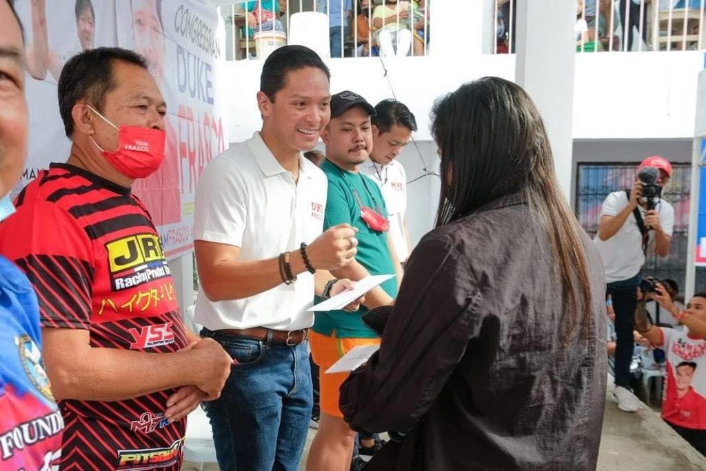fire-affected vendors of Danao Public Market gets cash aid.