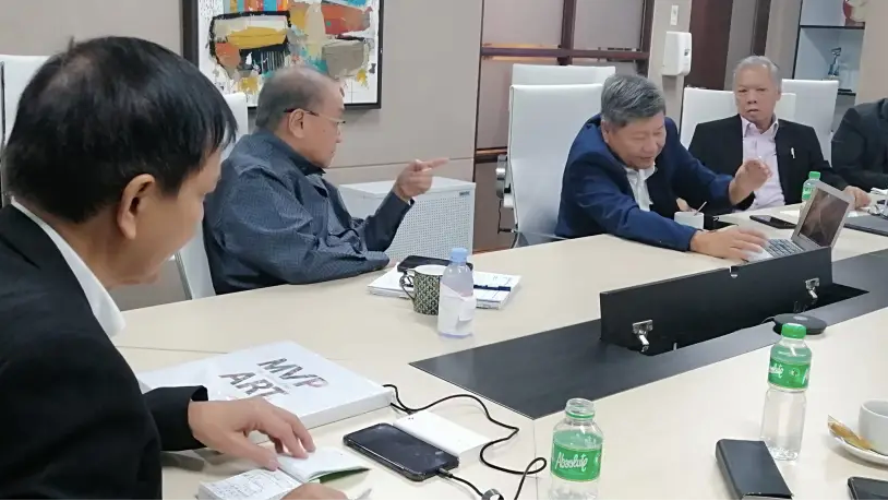 Photo of the meeting between Mayor Mike Rama and Manny Pangilinan for story:MVP, Fil-Chinese investors pledge P100 M each for CCMC reconstruction project