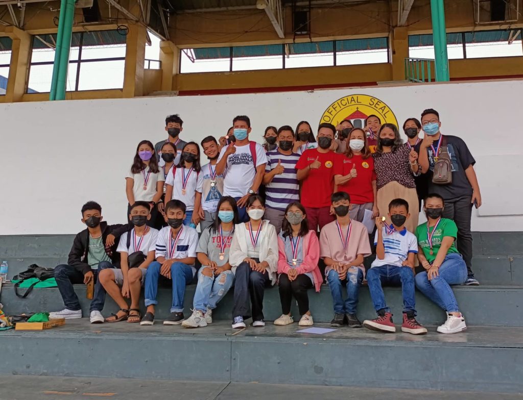  Alipar tops Cebu City Junior Olympics Scrabble tourney. The participants and organizers of the Cebu City Junior Olympics Scrabble Tournament at the CCSC grandstand pose for a group photo during the awarding ceremony. | Contributed Photo