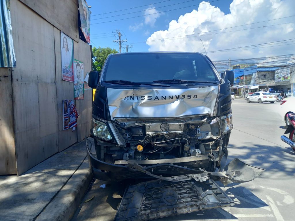 Road accident prompts TEAM to remind motorists to be careful in driving. This is the Nissan van that figured in a collision with a Toyota Innova at an intersection in Mandaue City. No one died in the accident but three were hurt. | Mary Rose Sagarino 