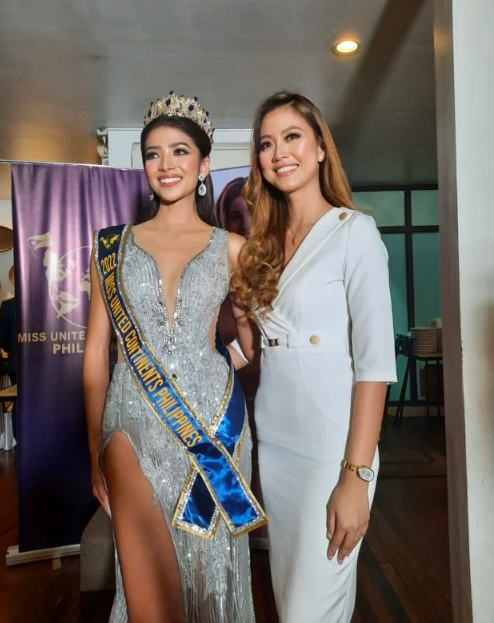 Camelle Mercado (L) poses with 2016 Miss United Continents Jeslyn Santos before flying to Ecuador for the international competition. Image: Philippine Daily Inquirer/Armin P. Adina