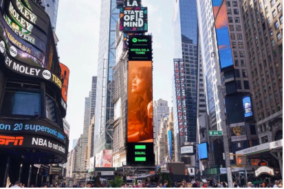 Moira Dela Torre on billboard in Times Square. Image: Instagram/@moiradelatorre