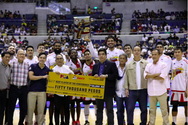 June Mar Fajardo lifts his ninth Best Player of the Conference award with his San Miguel Beer teammates before Game 4 of the PBA Philippine Cup Finals at Araneta Coliseum. PBA IMAGES