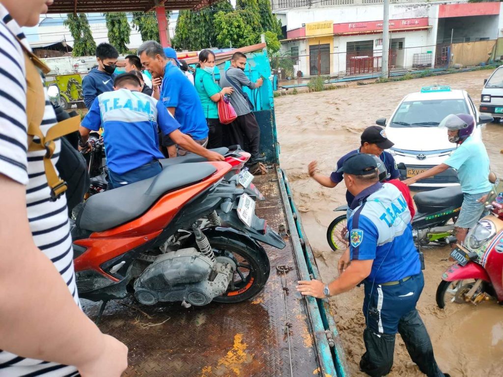 Friday afternoon downpour causes flooding, traffic buildup at Fernan bridge