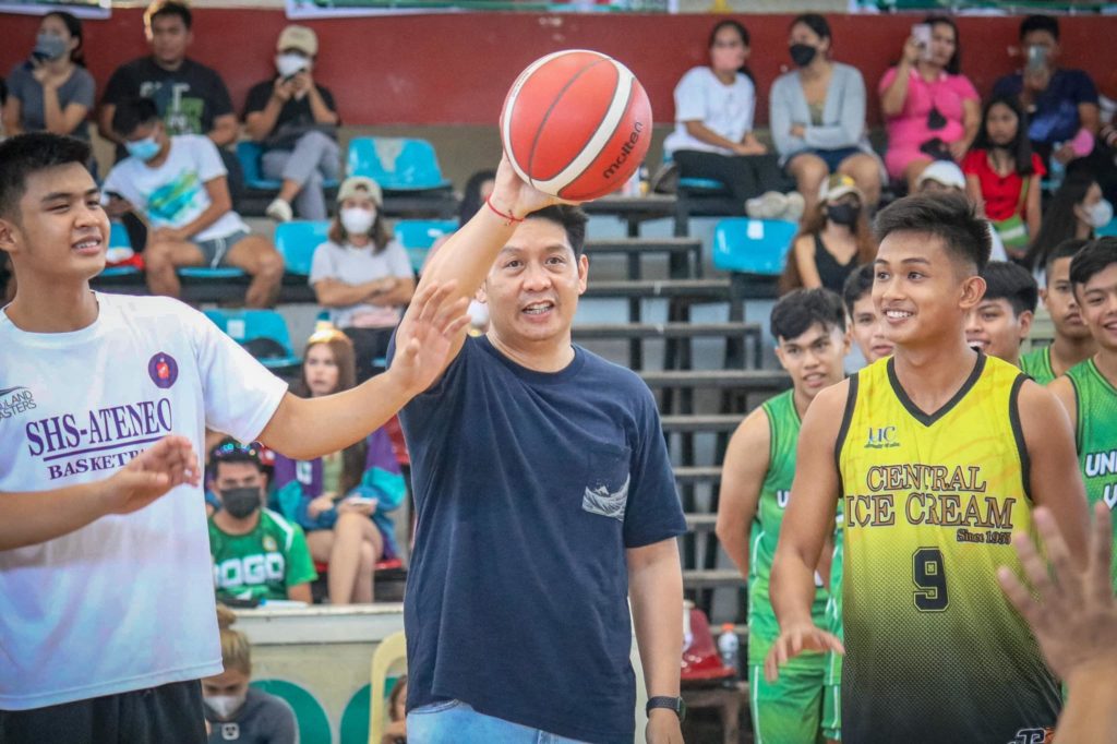 Cebu Province Board Member Celestino “Tining” Martinez III made the ceremonial toss along with a player from SHS-AdC Magis Eagles and UC Baby Webmasters.