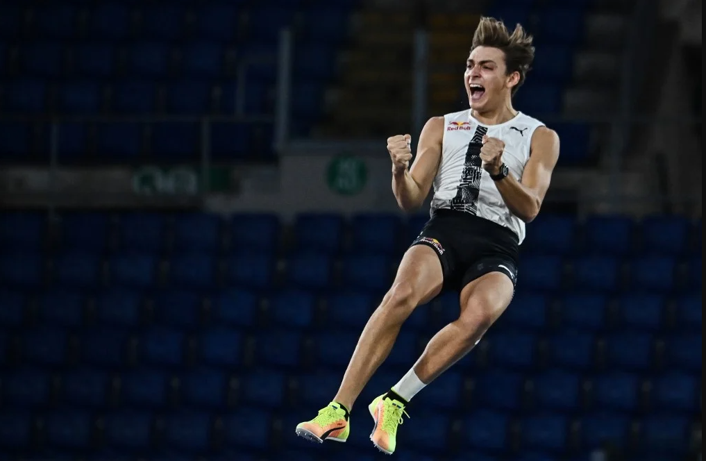 Obiena, POC prexy to collaborate, hold major pole vault competition in PH. In photo is world pole vault record holder Armand Duplantis of Sweden. | Inquirer file Photo