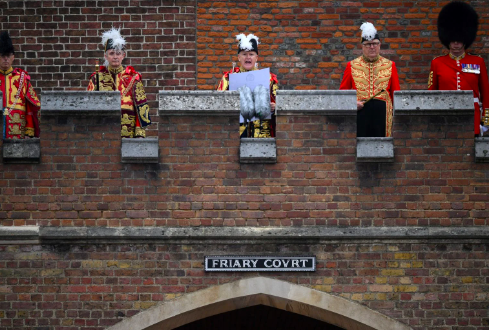 Garter Principle King of Arms, David Vines White (C), reads the proclamation of Britain’s new King, King Charles III, from the Friary Court balcony of St James’s Palace in London on September 10, 2022. – King Charles III pledged to follow his mother’s example of “lifelong service” in his inaugural address to Britain and the Commonwealth on Friday, after ascending to the throne following the death of Queen Elizabeth II on September 8. (Photo by Daniel LEAL / POOL / AFP)