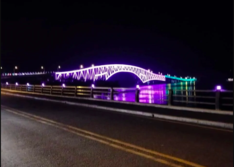 The San Juanico Bridge turns purple to honor Queen Elizabeth II. (Photo courtesy of Samar Gov. Sharee Ann Tan)