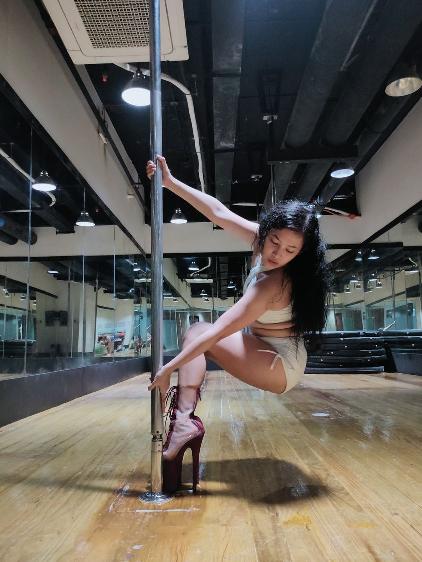Arielle Rose Sevilleno shows her pole dancing skills
