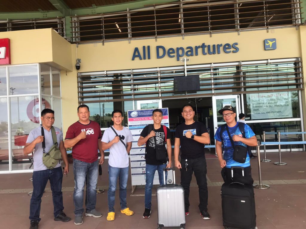 Jake Amparo (third from right) pose for a photo with PMI Boxing Stable promoter and manager, Floriezyl Echavez Podot (2nd from right), trainer Niño Jalnaiz (right), along with fellow PMI Boxing Stable trainers and boxers before flying to South Africa on Monday, Oct. 17, 2022. | Contributed photo