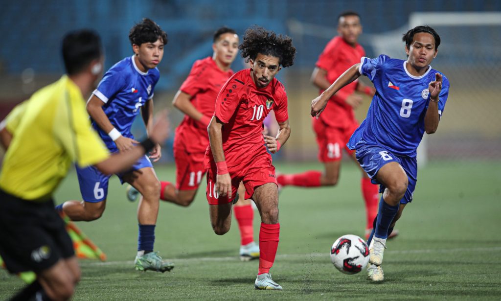 The Philippines U-16 players (blue jersey) try to gain possession of the ball against a player from Jordan (red jersey) during their AFC U-17 Asian Cup Qualifications match. | Photo from the PFF Facebook page