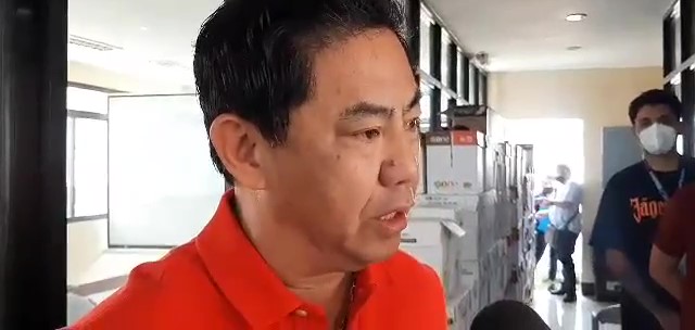 Lapu-Lapu City Mayor Junard "Ahong" Chan has ordered the strict implementation of the wearing of face masks of Oponganons visiting graves of loved ones in cemeteries during the Kalag-Kalag. | Futch Anthony Inso