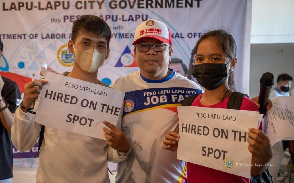 Special job fair in Lapu-Lapu: 118 applicants hired on the spot. Lapu-Lapu City's Public Employment Services Office (PESO) says that 118 applicants have been hired on the spot during the special job fair today, Oct. 7. | Futch Anthony Inso