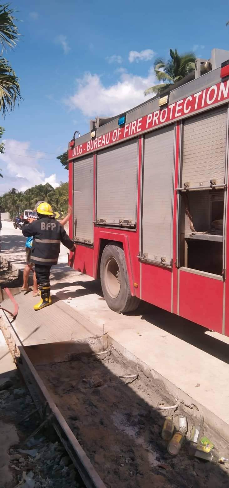 Tuburan Fire Station firefighters prepare to battle the fire that has started to gut two houses in the town at past noon today, Oct. 21. | Contributed photo via Paul Lauro