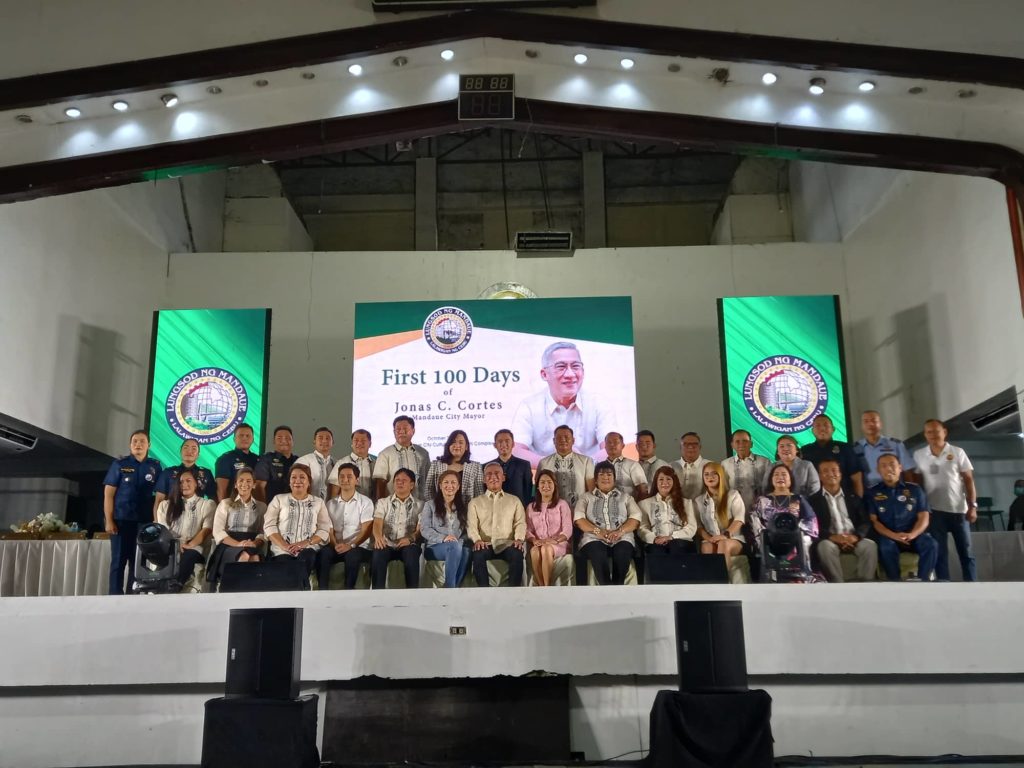 Mandaue Mayor Jonas Cortes and City Council members take time for a photo opportunity during Mayor Cortes report of his first 100 days of office at the Mandaue City Cultural Sports Complex today, Oct. 24. | Mary Rose Sagarino